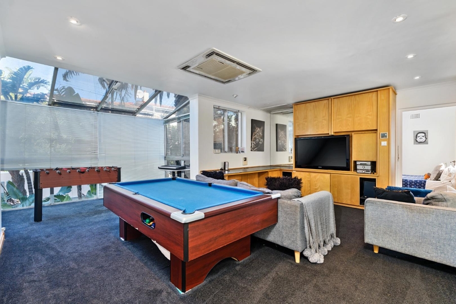 5 Bedroom Property for Sale in Fresnaye Western Cape
